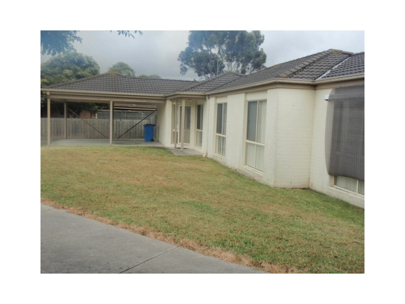 19 Bellevue Drive, Berwick VIC 3806