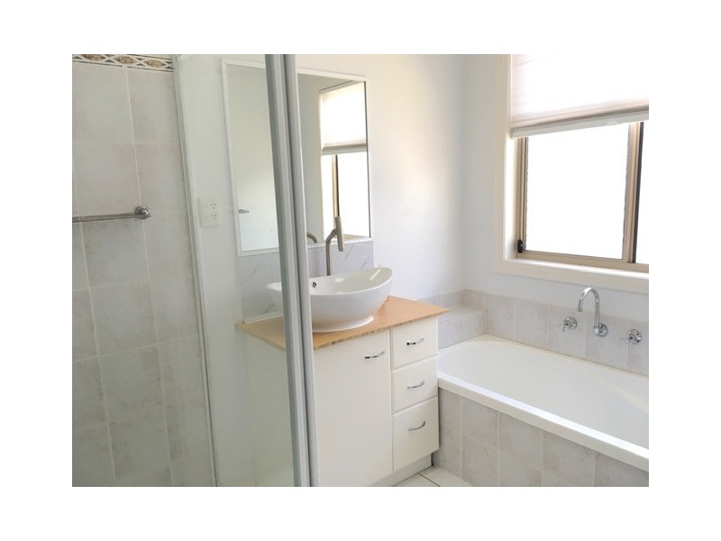 6 Wattlebird Court, Narre Warren VIC 3805