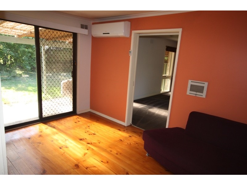 4 Carluke Close, Berwick VIC 3806