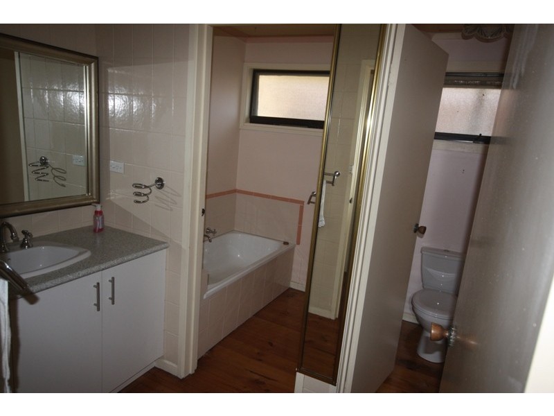 4 Carluke Close, Berwick VIC 3806