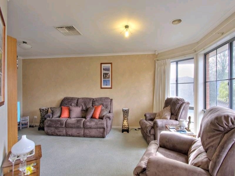 14  Harmon Close, Berwick VIC 3806