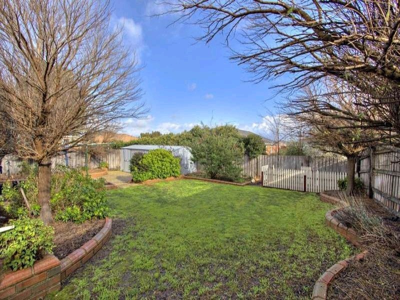 14  Harmon Close, Berwick VIC 3806