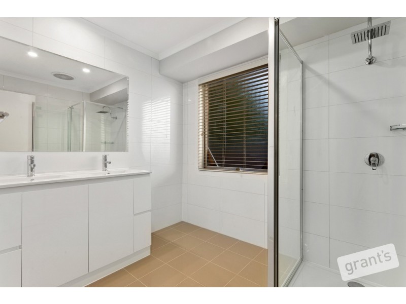 13 Escott Grove, Berwick VIC 3806