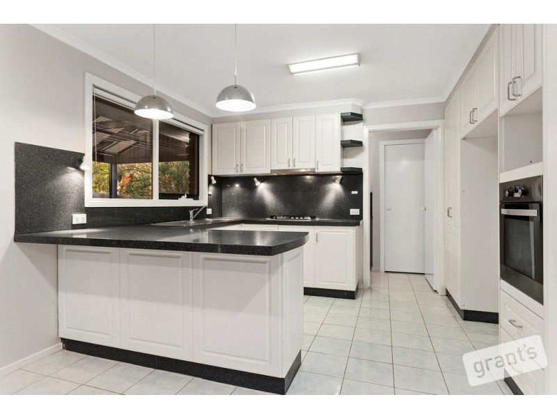 13 Escott Grove, Berwick VIC 3806