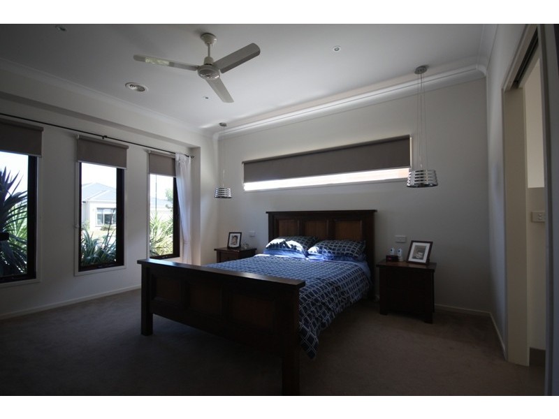 6 Little Gem Way, Berwick VIC 3806