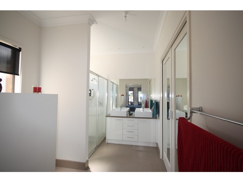 6 Little Gem Way, Berwick VIC 3806