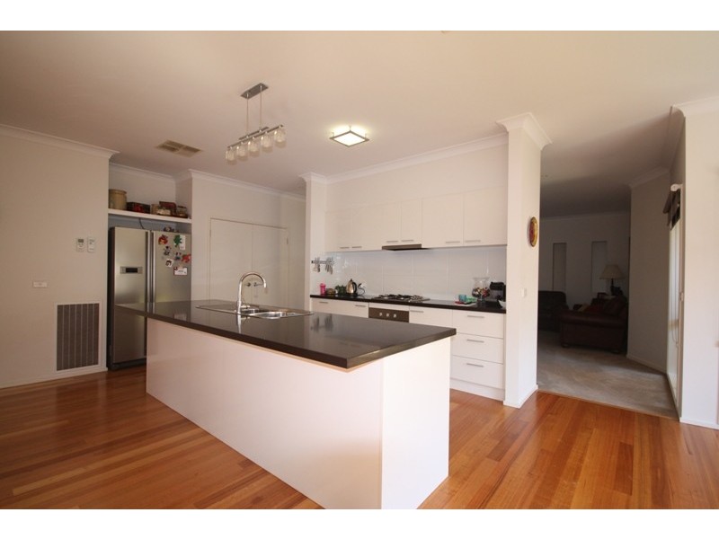 6 Little Gem Way, Berwick VIC 3806