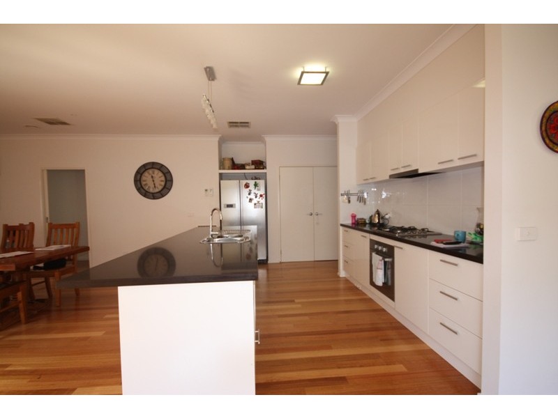 6 Little Gem Way, Berwick VIC 3806