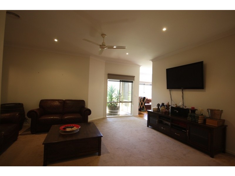 6 Little Gem Way, Berwick VIC 3806