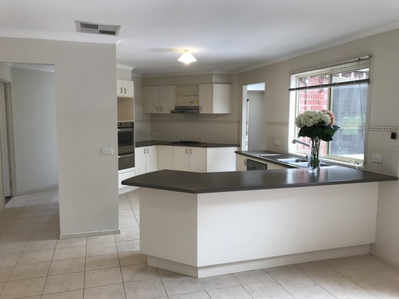 21 Hartsmere Drive, Berwick VIC 3806