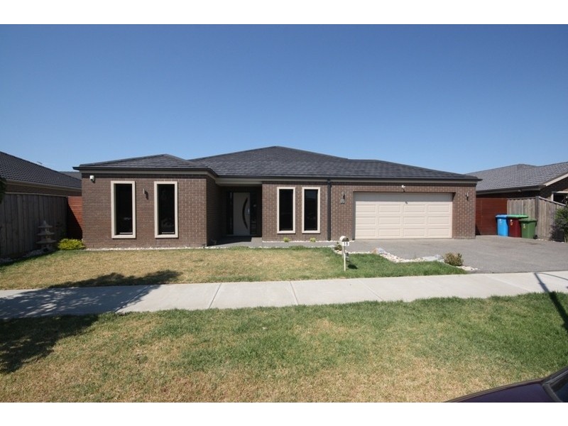 19 Grand Manor Drive, Berwick VIC 3806