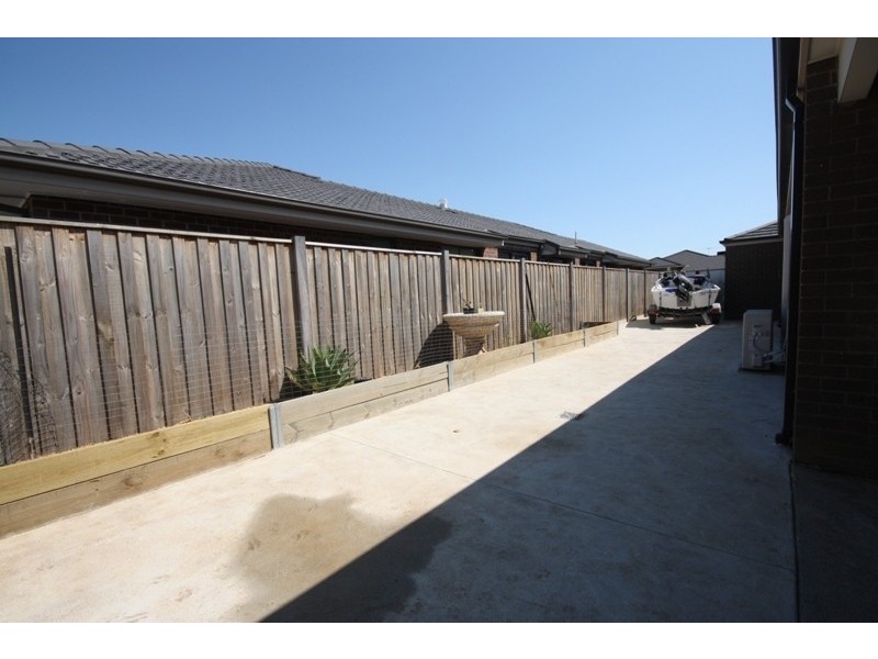 19 Grand Manor Drive, Berwick VIC 3806