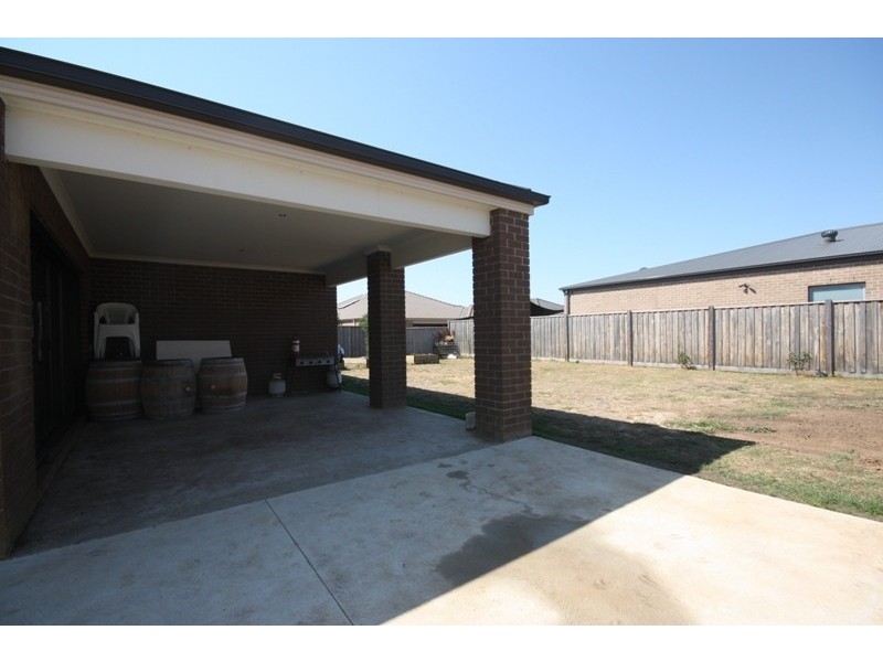 19 Grand Manor Drive, Berwick VIC 3806