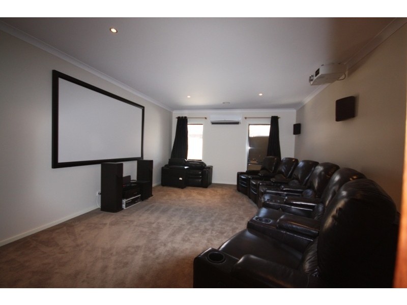 19 Grand Manor Drive, Berwick VIC 3806