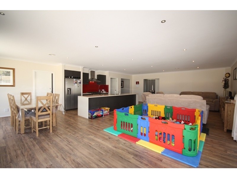 19 Grand Manor Drive, Berwick VIC 3806