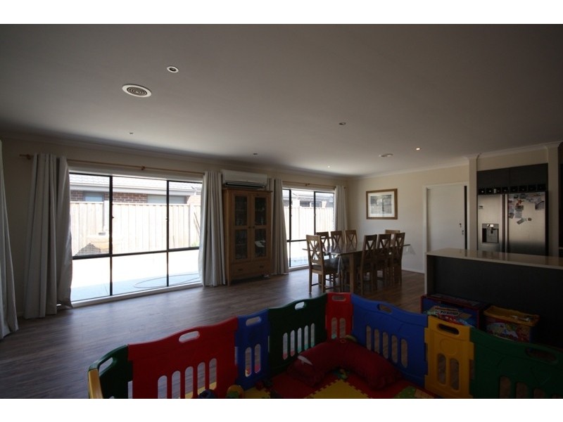 19 Grand Manor Drive, Berwick VIC 3806