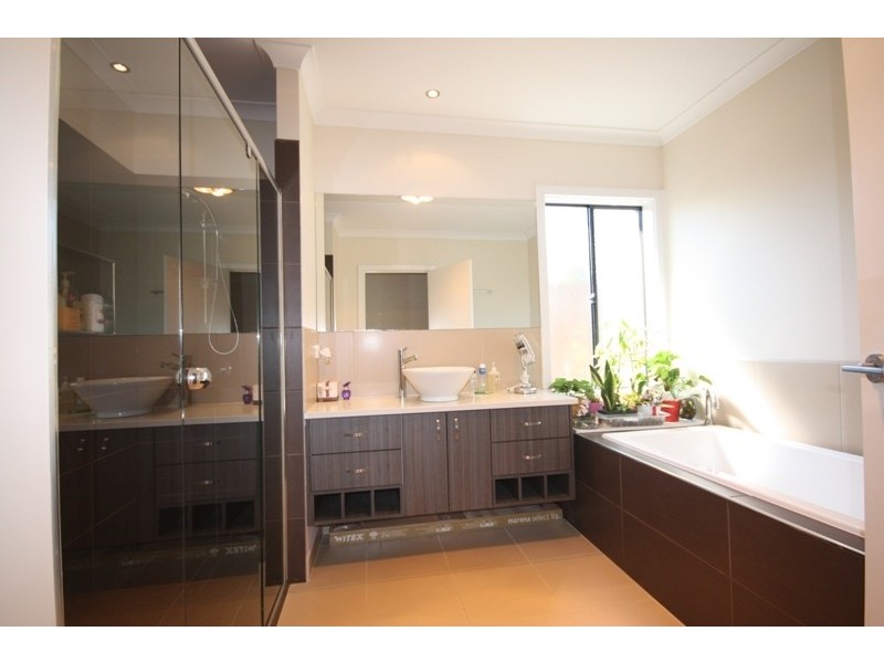 19 Grand Manor Drive, Berwick VIC 3806