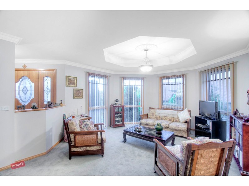 102 Earlsfield Drive, Berwick VIC 3806