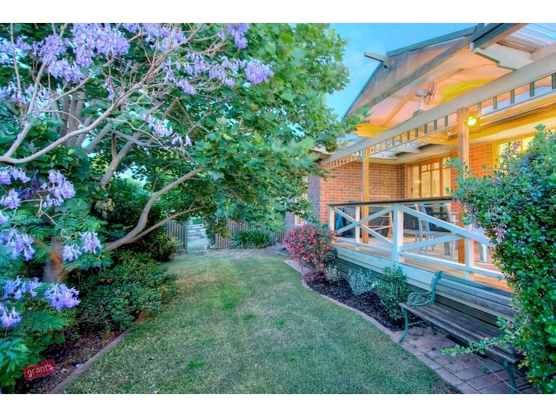 102 Earlsfield Drive, Berwick VIC 3806