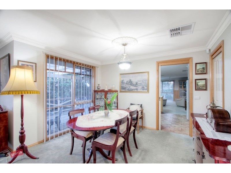 102 Earlsfield Drive, Berwick VIC 3806