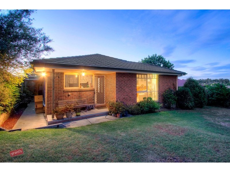 102 Earlsfield Drive, Berwick VIC 3806