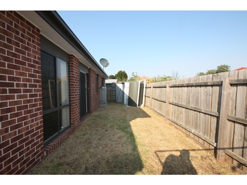 2/23 Hughes Cresent, Dandenong VIC 3175