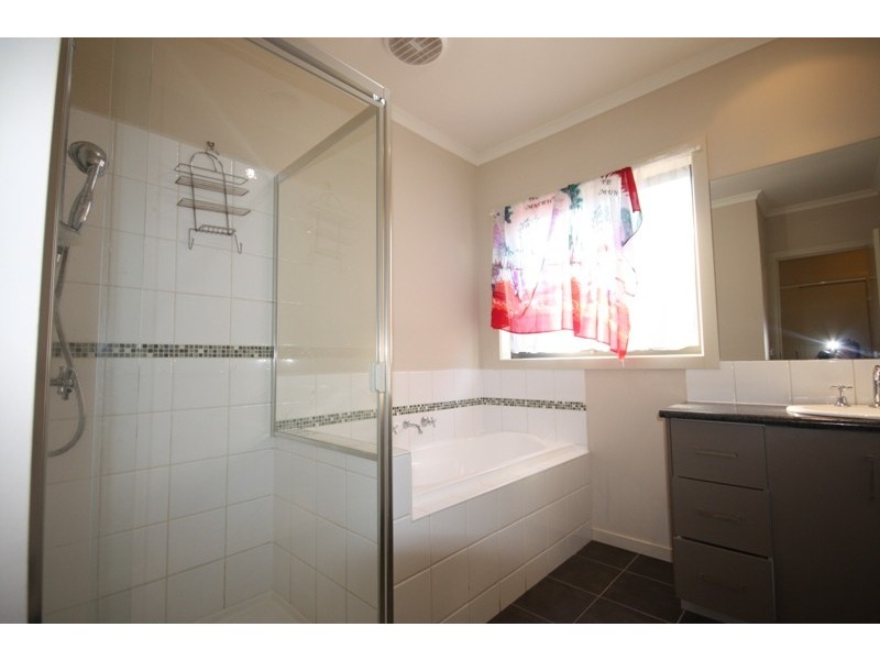 2/23 Hughes Cresent, Dandenong VIC 3175