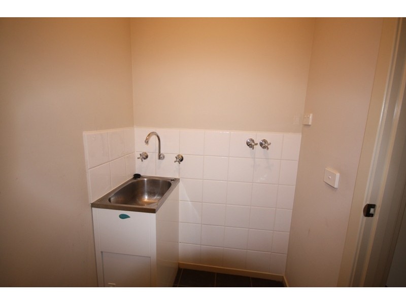 2/23 Hughes Cresent, Dandenong VIC 3175