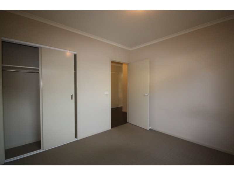 2/23 Hughes Cresent, Dandenong VIC 3175