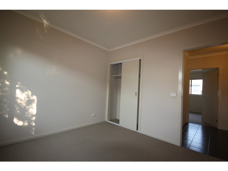2/23 Hughes Cresent, Dandenong VIC 3175