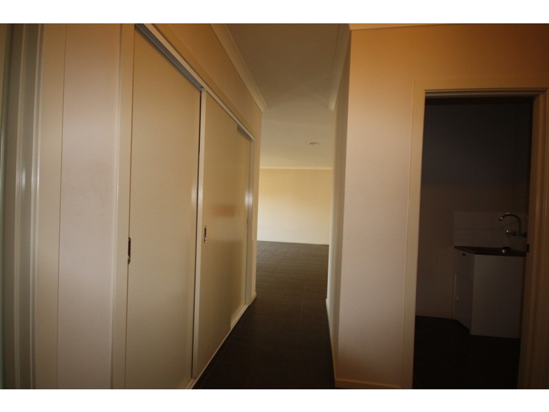 2/23 Hughes Cresent, Dandenong VIC 3175