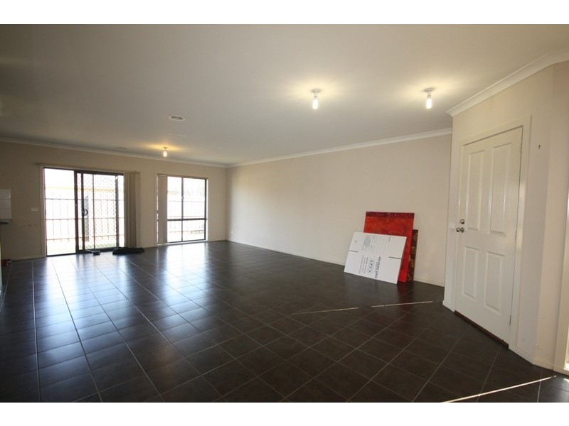 2/23 Hughes Cresent, Dandenong VIC 3175