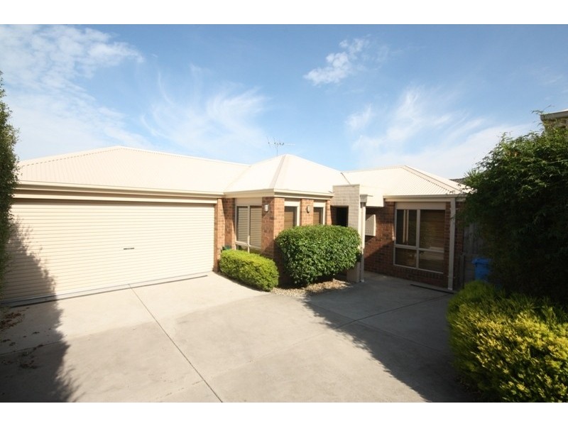 2/21 Sugarbush Drive, Lynbrook VIC 3975