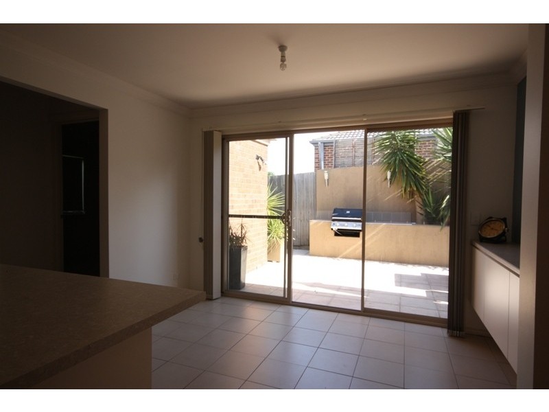 2/21 Sugarbush Drive, Lynbrook VIC 3975