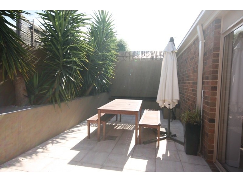 2/21 Sugarbush Drive, Lynbrook VIC 3975