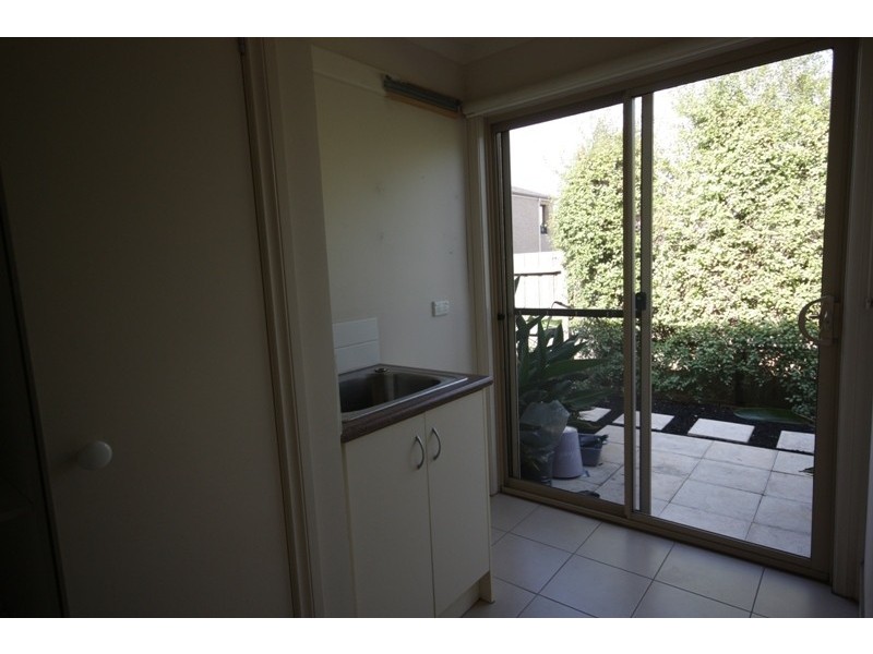 2/21 Sugarbush Drive, Lynbrook VIC 3975