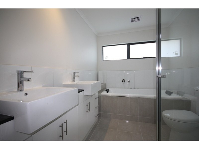 17a Barondi Ave, Narre Warren VIC 3805