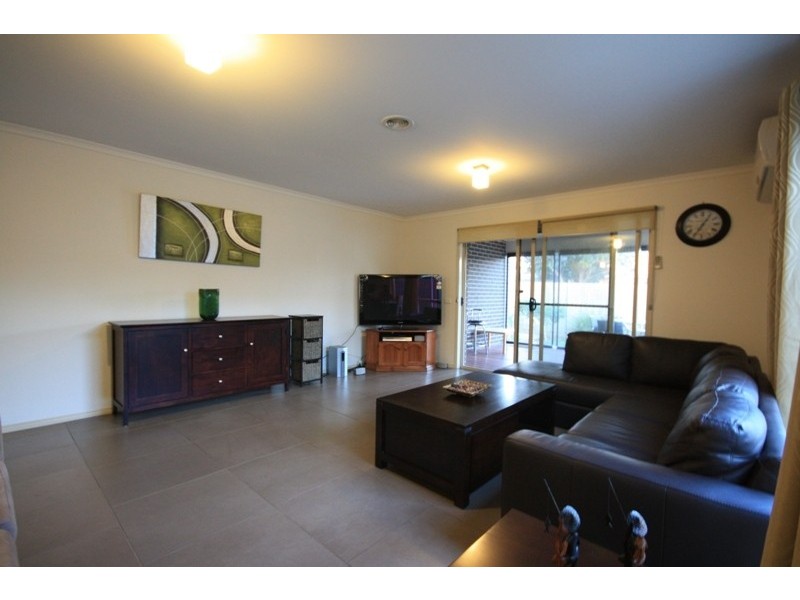 33 Stefan Drive, Berwick VIC 3806