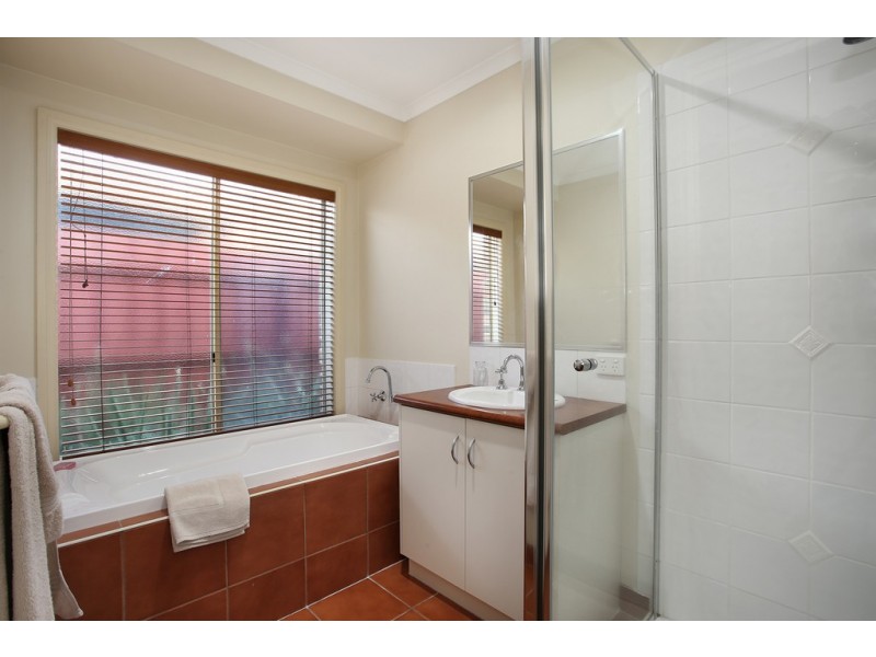 25 Kinsale View, Berwick VIC 3806
