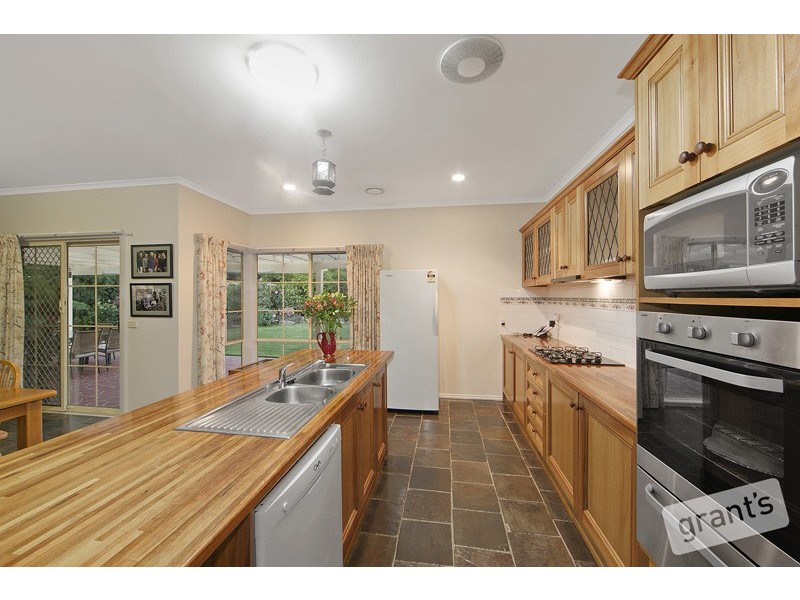 13 Dryden Court, Berwick VIC 3806
