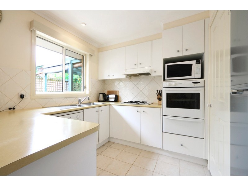 2/10 Buchanan Rd, Berwick VIC 3806