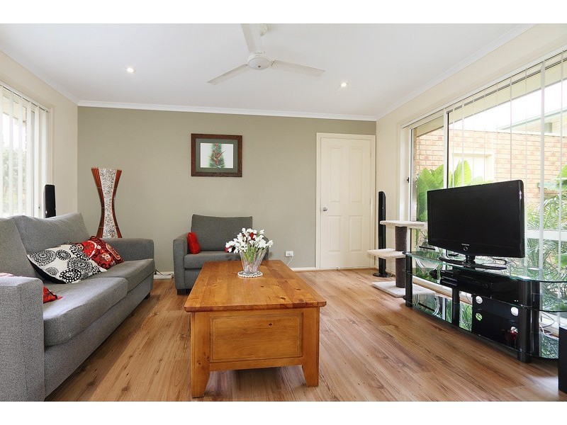 2/10 Buchanan Rd, Berwick VIC 3806