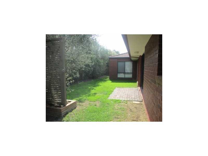 38 Fieldstone Boulevard, Beaconsfield VIC 3807