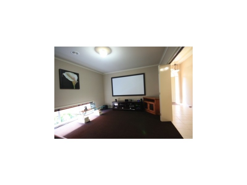 10 Landra Court, Berwick VIC 3806