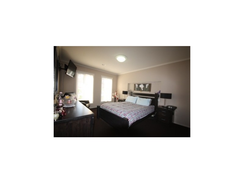 10 Landra Court, Berwick VIC 3806