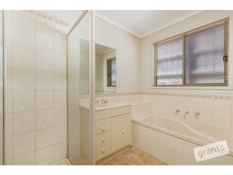 27 Turella Close, Berwick VIC 3806