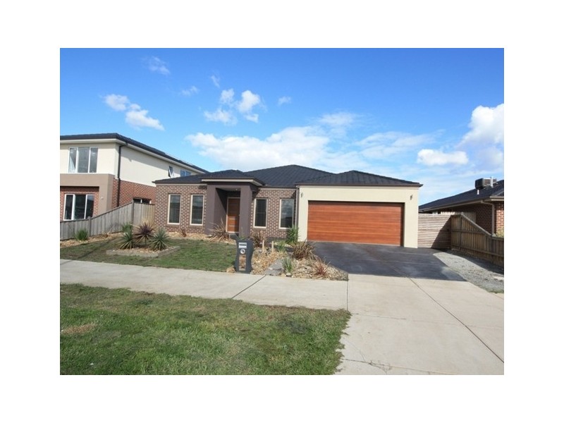 81 Thunderbolt Drive, Cranbourne East VIC 3977