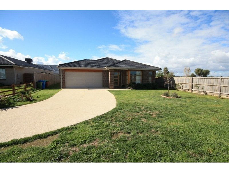 8 Osborn Court, Berwick VIC 3806