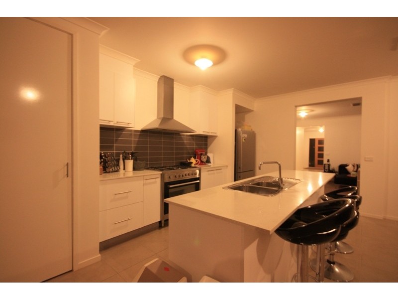 8 Osborn Court, Berwick VIC 3806