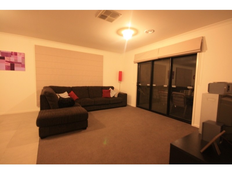 8 Osborn Court, Berwick VIC 3806